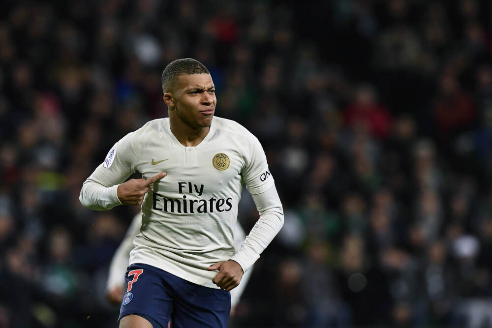 美股三大指数再创历史新高，英伟达领涨科技股七巨头